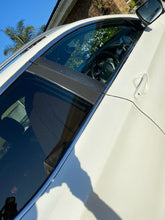 Load image into Gallery viewer, DOCTORWAX CAR WASH &amp; WAX 1.89 litre